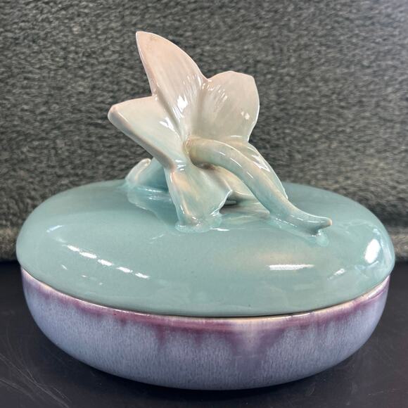 Royal Haeger Pastel Blue and Purple Covered Dish Lily Single Stamen Lid - Picture 2 of 10